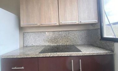 SE RENTA SUITE AMOBLADA EN LA CDLA. LAS BRISAS