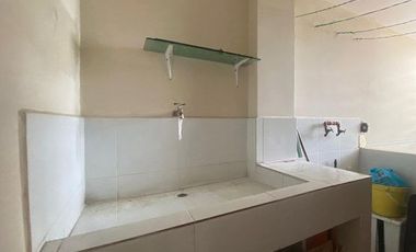 SE RENTA SUITE AMOBLADA EN LA CDLA. LAS BRISAS