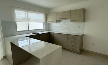 CASA EN RENTA URBANIZACION EN MANTA