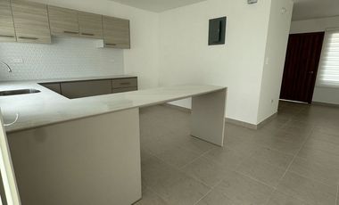 CASA EN RENTA URBANIZACION EN MANTA