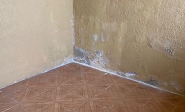 Vendemos 2 propiedades: casa en Valparaiso solida con estacionamiento para 5 autos.