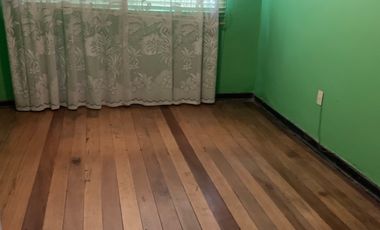 Vendemos 2 propiedades: casa en Valparaiso solida con estacionamiento para 5 autos.