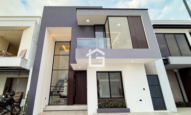 Casa en Venta con jacuzzi en Urb. Vista Sol 2, Machala