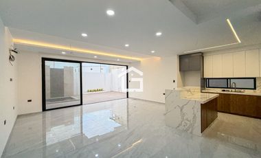 Casa en Venta con jacuzzi en Urb. Vista Sol 2, Machala