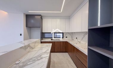 Casa en Venta con jacuzzi en Urb. Vista Sol 2, Machala