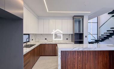 Casa en Venta con jacuzzi en Urb. Vista Sol 2, Machala