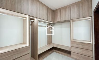 Casa en Venta con jacuzzi en Urb. Vista Sol 2, Machala