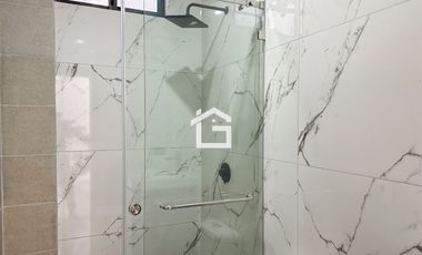 Casa en Venta con jacuzzi en Urb. Vista Sol 2, Machala