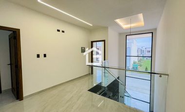 Casa en Venta con jacuzzi en Urb. Vista Sol 2, Machala