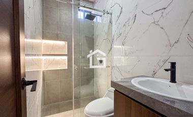 Casa en Venta con jacuzzi en Urb. Vista Sol 2, Machala