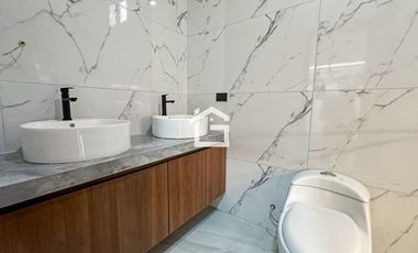 Casa en Venta con jacuzzi en Urb. Vista Sol 2, Machala