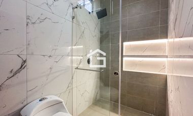 Casa en Venta con jacuzzi en Urb. Vista Sol 2, Machala