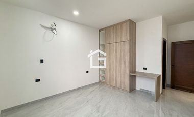 Casa en Venta con jacuzzi en Urb. Vista Sol 2, Machala