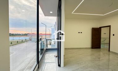 Casa en Venta con jacuzzi en Urb. Vista Sol 2, Machala