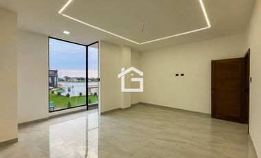 Casa en Venta con jacuzzi en Urb. Vista Sol 2, Machala