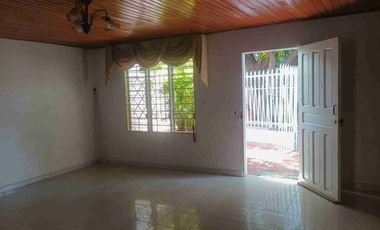 Casa de 100 mts2 en los Almendros Santa Marta.