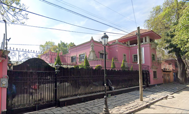 CASA ADJUDICADA EN COYOACAN AV. FRANCISCO SOSA, COL. SANTA CATARINA, CDMX.