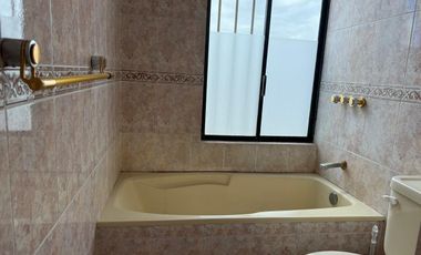 RENTO DEPARTAMENTO CON EXCELENTE VISTA Y UBICACION SECTOR COLEGIO LA CONDAMINE