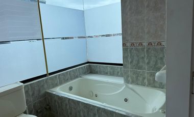 RENTO DEPARTAMENTO CON EXCELENTE VISTA Y UBICACION SECTOR COLEGIO LA CONDAMINE