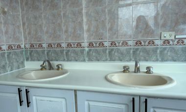 RENTO DEPARTAMENTO CON EXCELENTE VISTA Y UBICACION SECTOR COLEGIO LA CONDAMINE