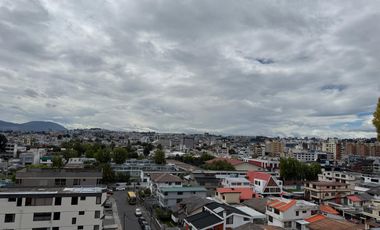 RENTO DEPARTAMENTO CON EXCELENTE VISTA Y UBICACION SECTOR COLEGIO LA CONDAMINE