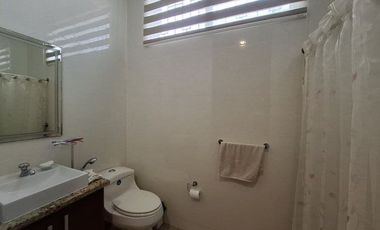 Venta Casa familiar en Urb. Portal del Río,Machala