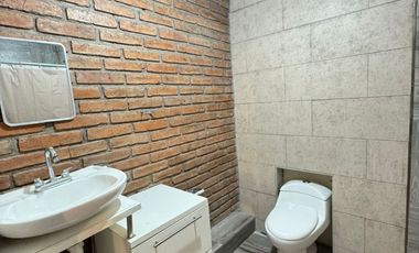 SE RENTA CASA MUY AMPLIA EN PASEOS DEL ALBA. PARA FAMILIA O EMPRESA