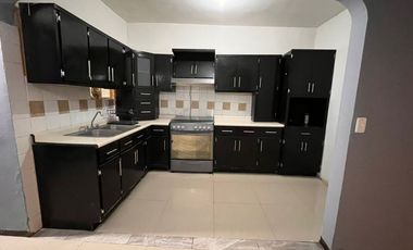 SE RENTA CASA MUY AMPLIA EN PASEOS DEL ALBA. PARA FAMILIA O EMPRESA