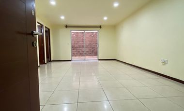 Se renta bonito departamento en planta baja. Av. Periodismo.