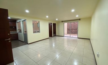 Se renta bonito departamento en planta baja. Av. Periodismo.