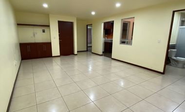 Se renta bonito departamento en planta baja. Av. Periodismo.