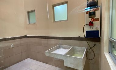 Se renta bonito departamento en planta baja. Av. Periodismo.