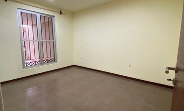 Se renta bonito departamento en planta baja. Av. Periodismo.