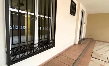 Se renta bonito departamento en planta baja. Av. Periodismo.