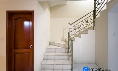 Casa en venta en sector el Rosal cerca de la Universidad nacional de Loja al sur de la ciudad de Loja