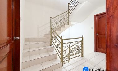 Casa en venta en sector el Rosal cerca de la Universidad nacional de Loja al sur de la ciudad de Loja
