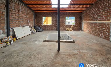 Casa en venta en sector La banda cerca de la importadora tomebamba al norte de la ciudad de Loja