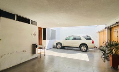 Casa en Renta Amueblada y acondicionada para uso exclusivo de Oficina sobre Av. Sierra Leona.