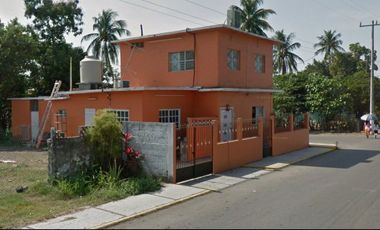 Casa en venta en Av Ursulo Galvan, Salmoral, Veracruz  G D