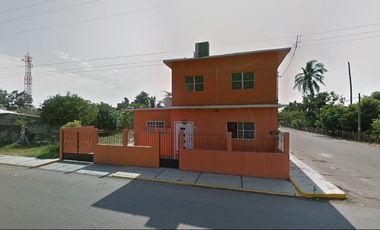 Casa en venta en Av Ursulo Galvan, Salmoral, Veracruz  G D