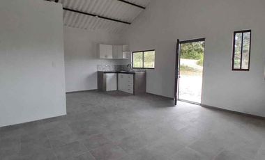 casa en venta a estrenar con amplio terreno en venta en YUNGUILLA Santa Isabel