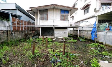 Super Rare! Hard-to-Find Plot!! Land with Building for Sale Next to The Mall Bangkae, Near MRT Lak Song! 77 Sq.wah | Red Zoning