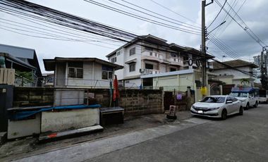 Super Rare! Hard-to-Find Plot!! Land with Building for Sale Next to The Mall Bangkae, Near MRT Lak Song! 77 Sq.wah | Red Zoning