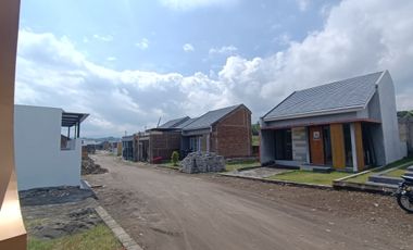 RUMAH MADIUN KOTA FASILITAS TWP AU