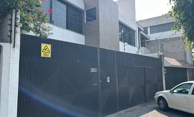 Casa en venta eje 6 casi esquina Calzada la Viga