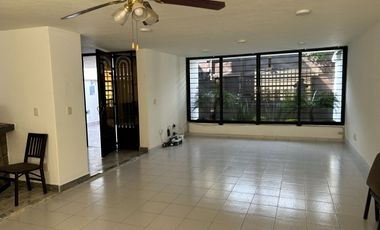 Casa en venta eje 6 casi esquina Calzada la Viga