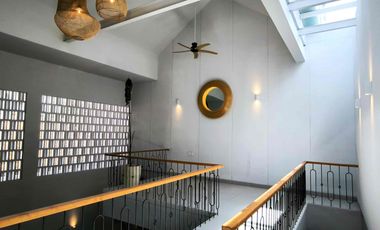 Modern Minimalist and Strategic Leashold Villa Kerobokan 
Gunung Tangkuban Bali