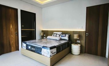 Modern Minimalist and Strategic Leashold Villa Kerobokan 
Gunung Tangkuban Bali