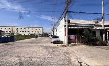 Single floor high townhouse, near Rojana Industrial Estate, Ayutthaya, near many shopping malls, convenient transportation.