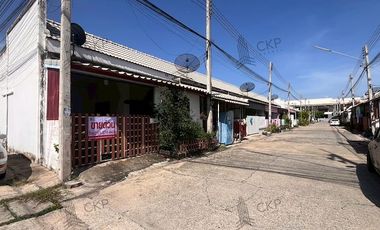 Single floor high townhouse, near Rojana Industrial Estate, Ayutthaya, near many shopping malls, convenient transportation.